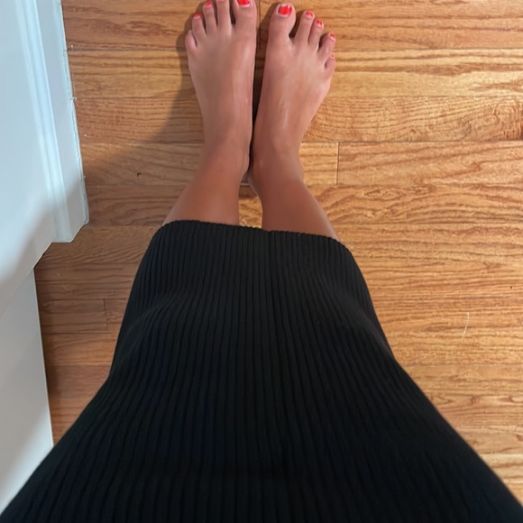 Brand new Saks Off Fifth black midi skirt - Picture 5 of 5